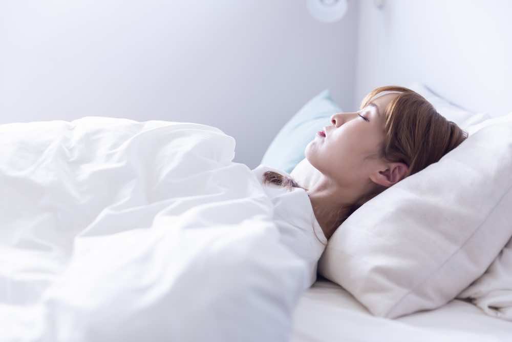 睡眠が筋トレの効果を向上させる！関係性や気をつけるポイントを解説